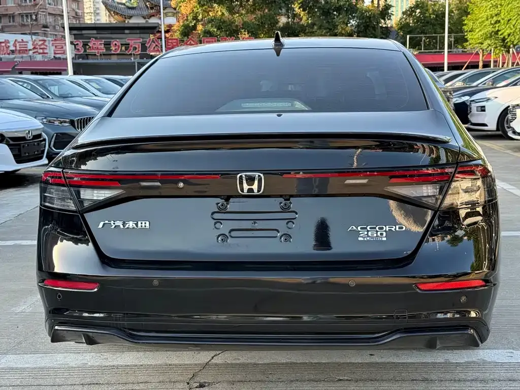 Honda Accord — фото 10