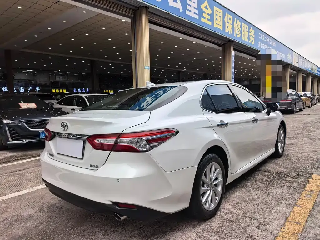 Toyota Camry — фото 7