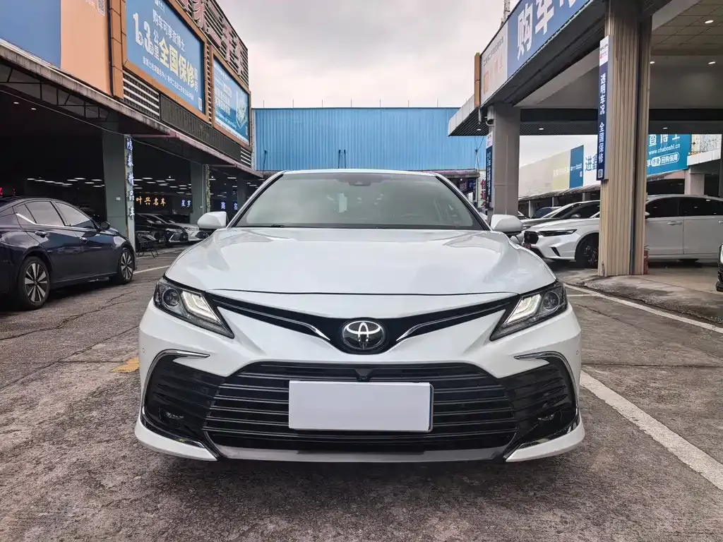 Toyota Camry — фото 9