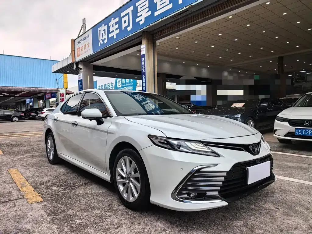 Toyota Camry — фото 10