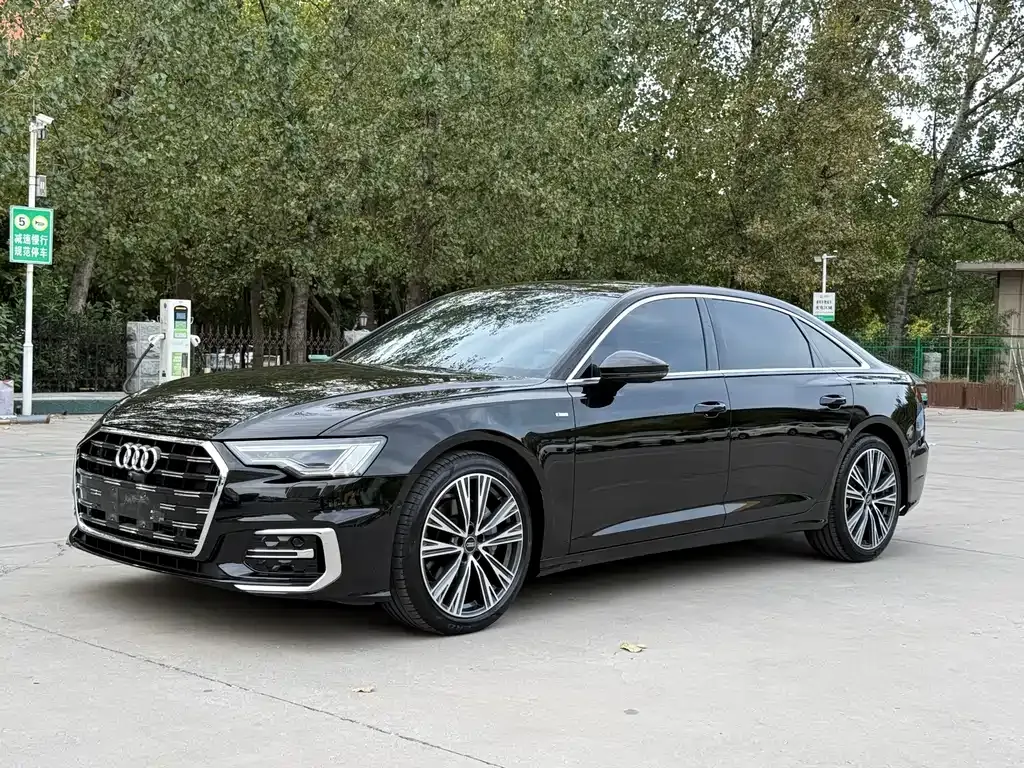 Audi A6L — фото 1