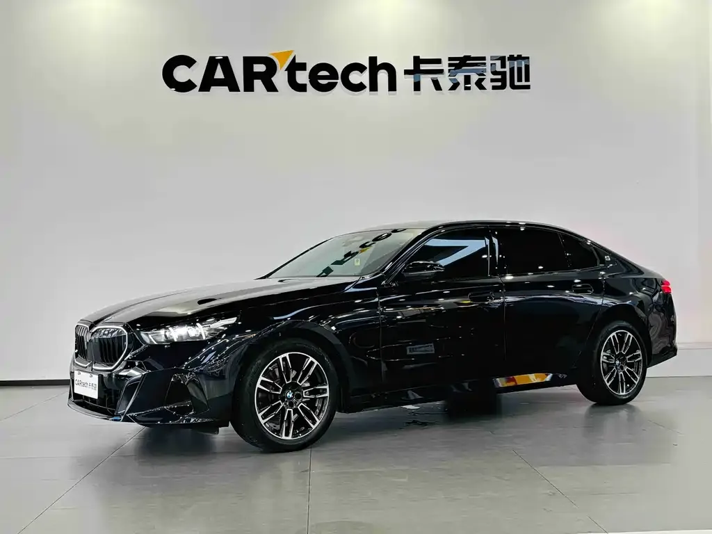 BMW 5 Series — фото 1