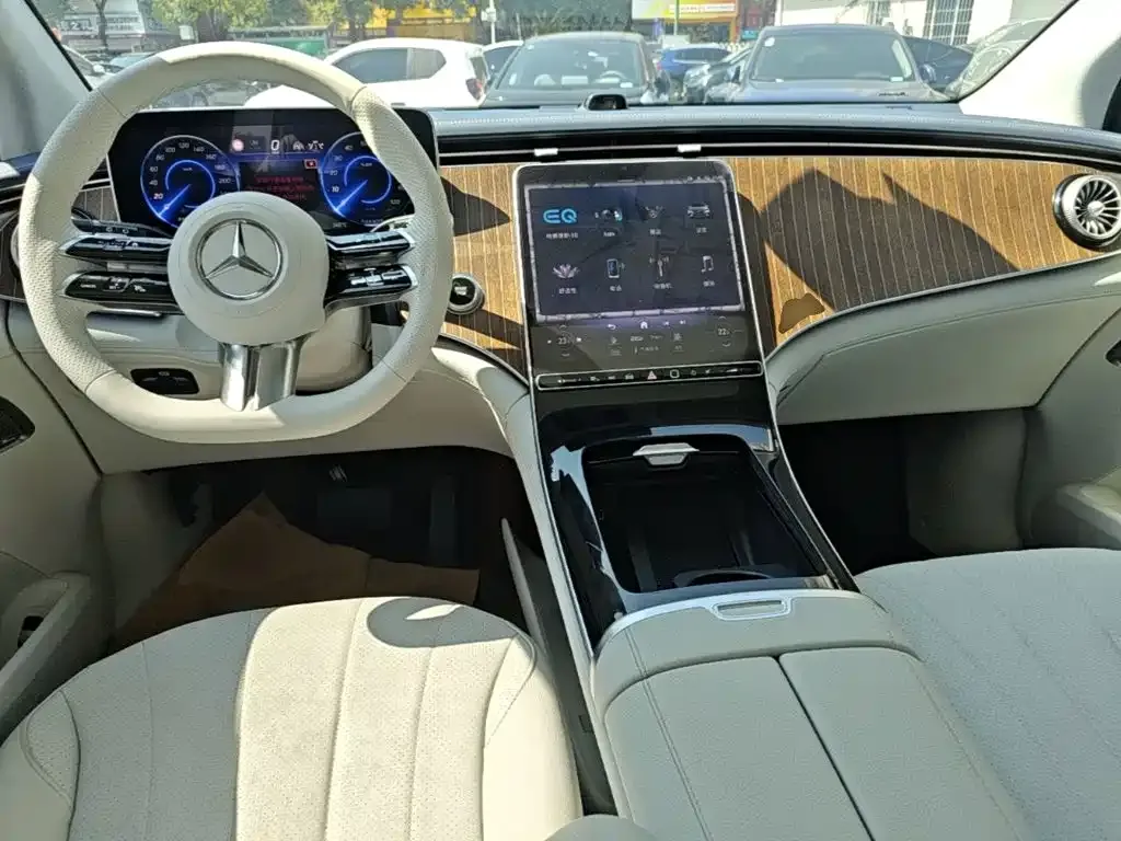 Mercedes-Benz EQE SUV — фото 6