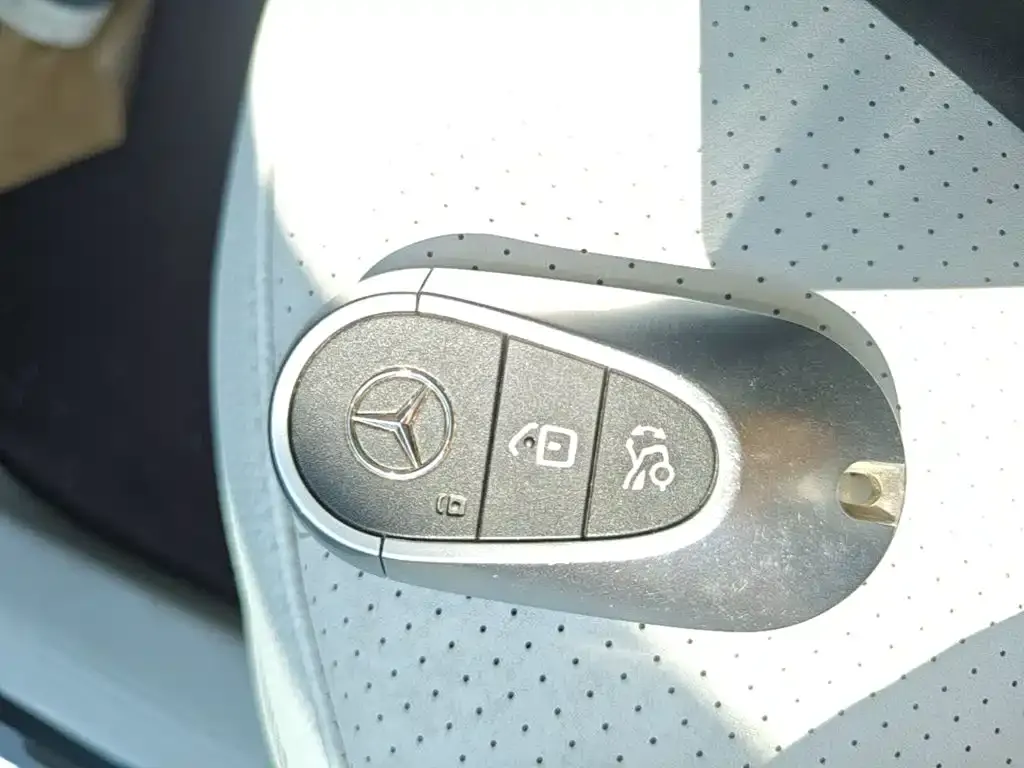 Mercedes-Benz EQE SUV — фото 10