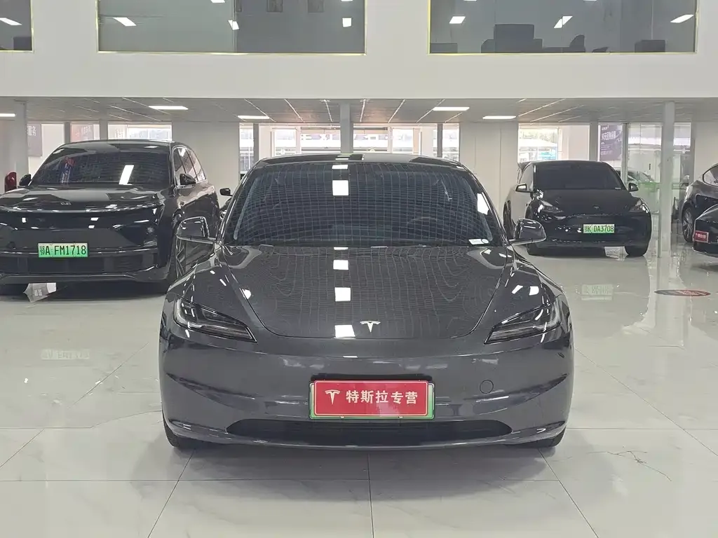 Tesla Model 3 — фото 3