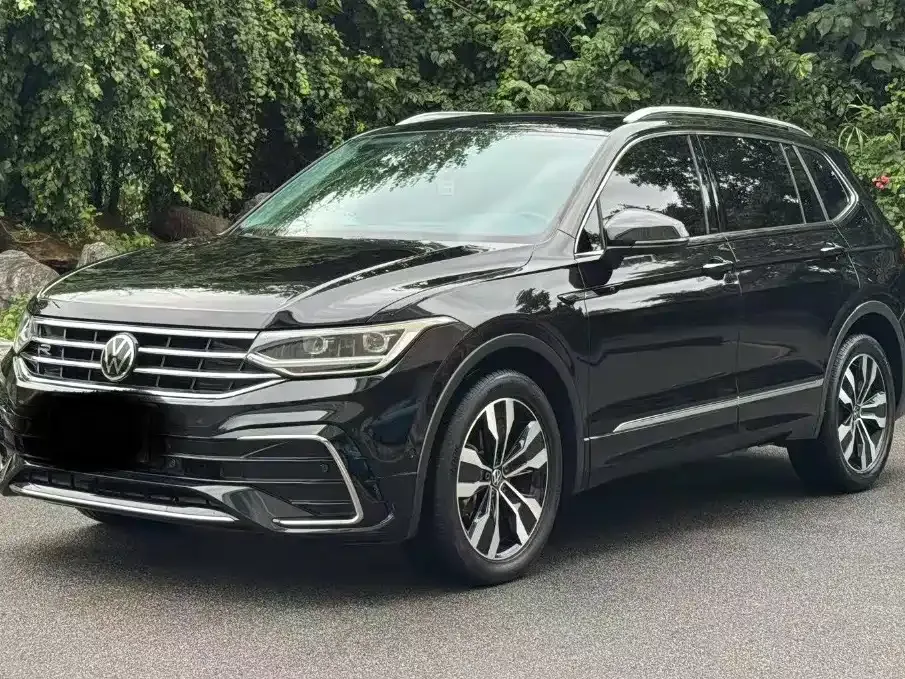 Volkswagen Tiguan L — фото 1