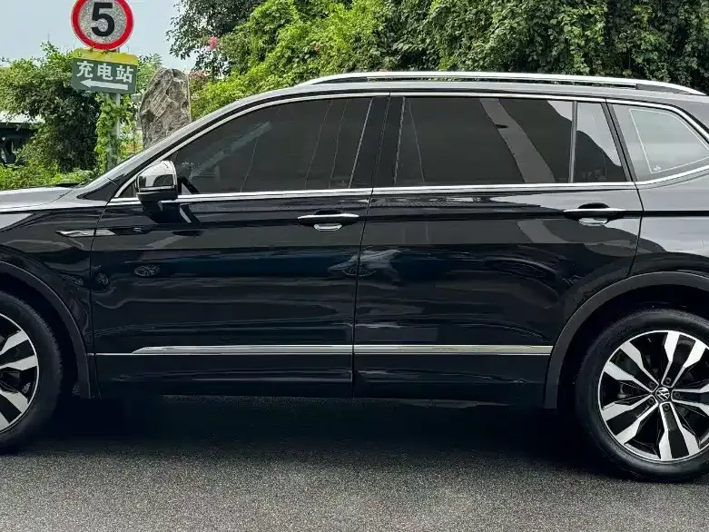 Volkswagen Tiguan L — фото 4