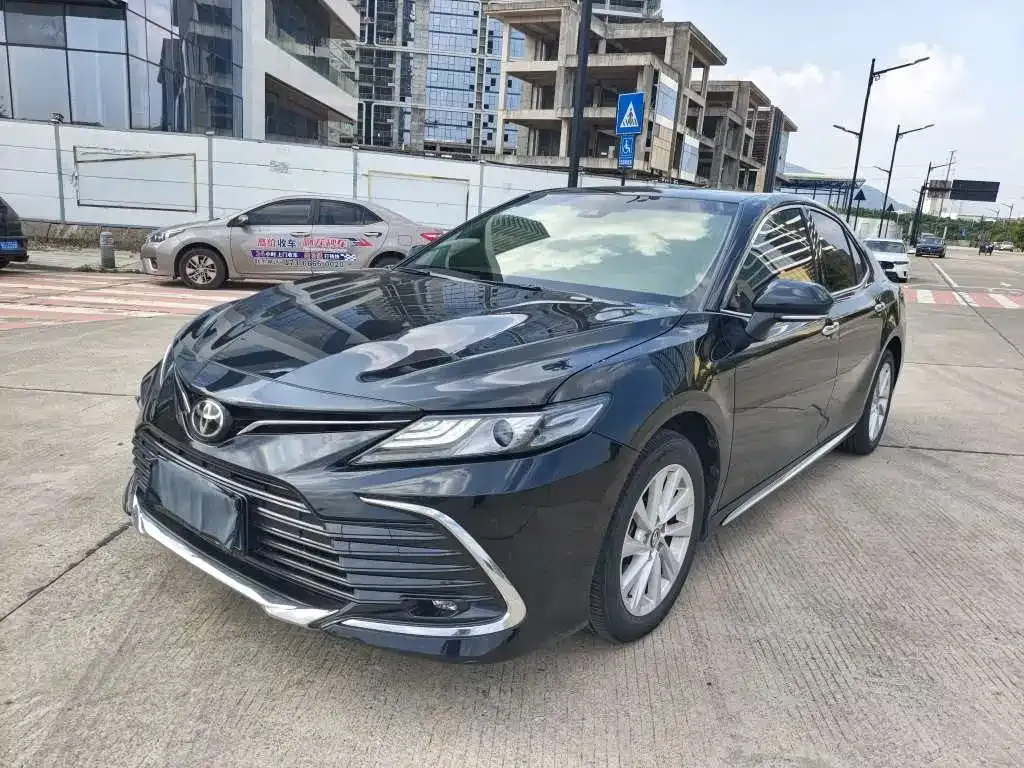 Toyota Camry — фото 1