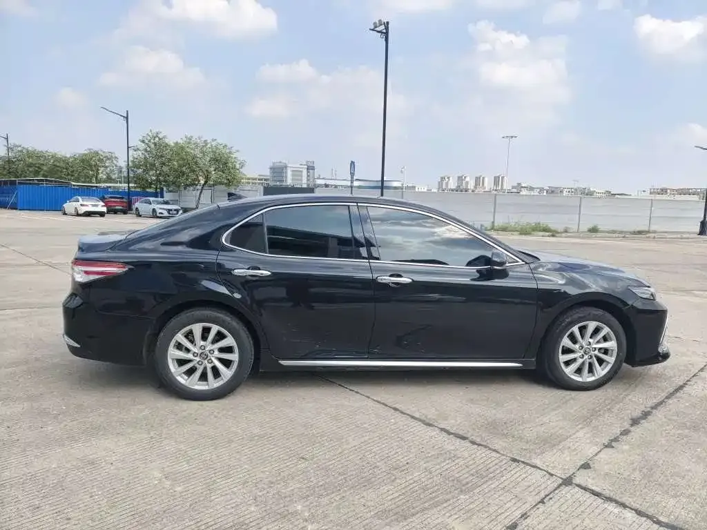 Toyota Camry — фото 3