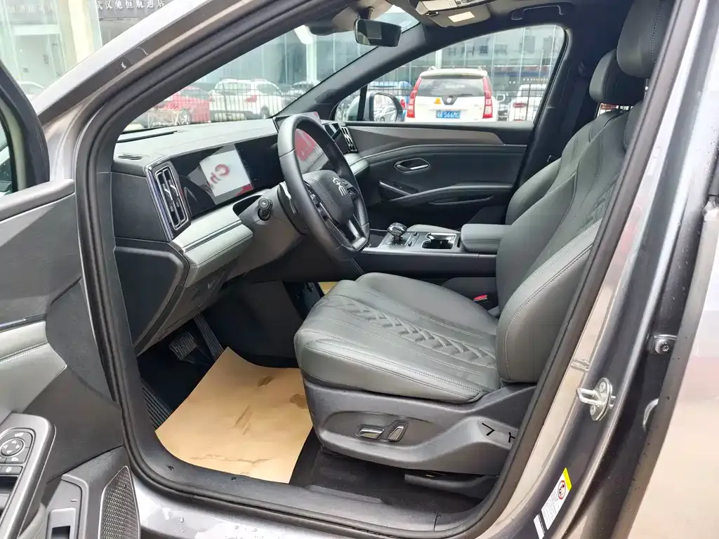 BYD L DM-i — фото 8