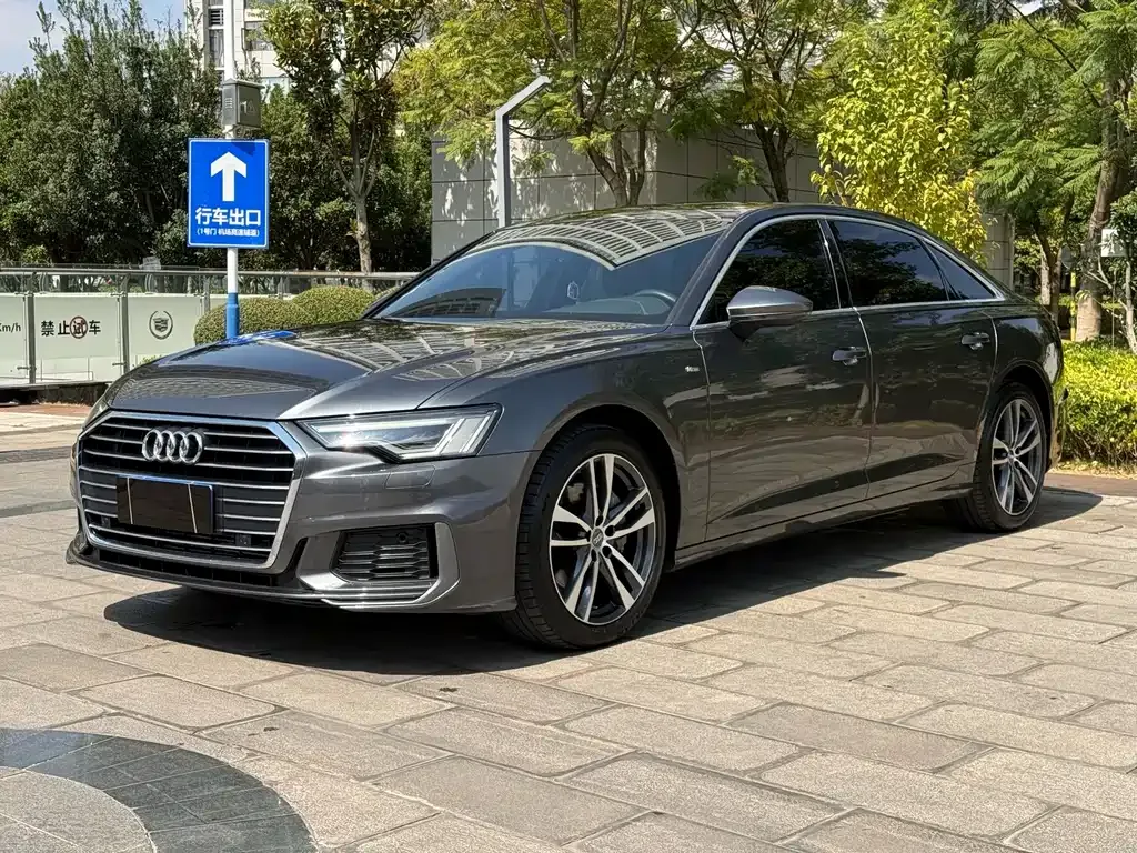 Audi A6L — фото 1