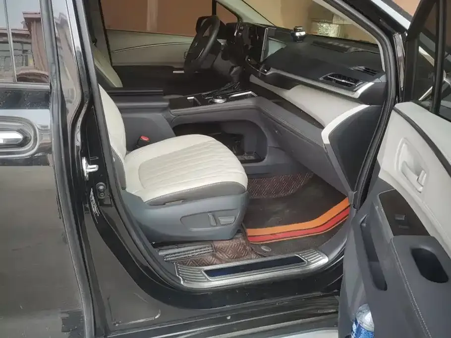 Toyota Granvia — фото 8