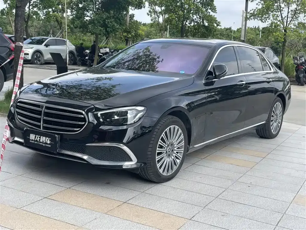 Mercedes-Benz E-Class — фото 1