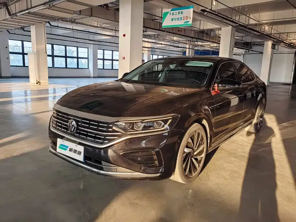 Volkswagen Passat — фото 1