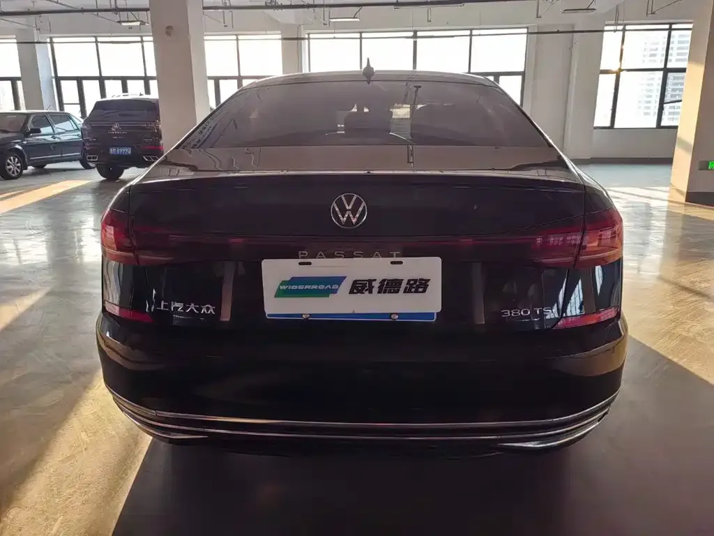 Volkswagen Passat — фото 10