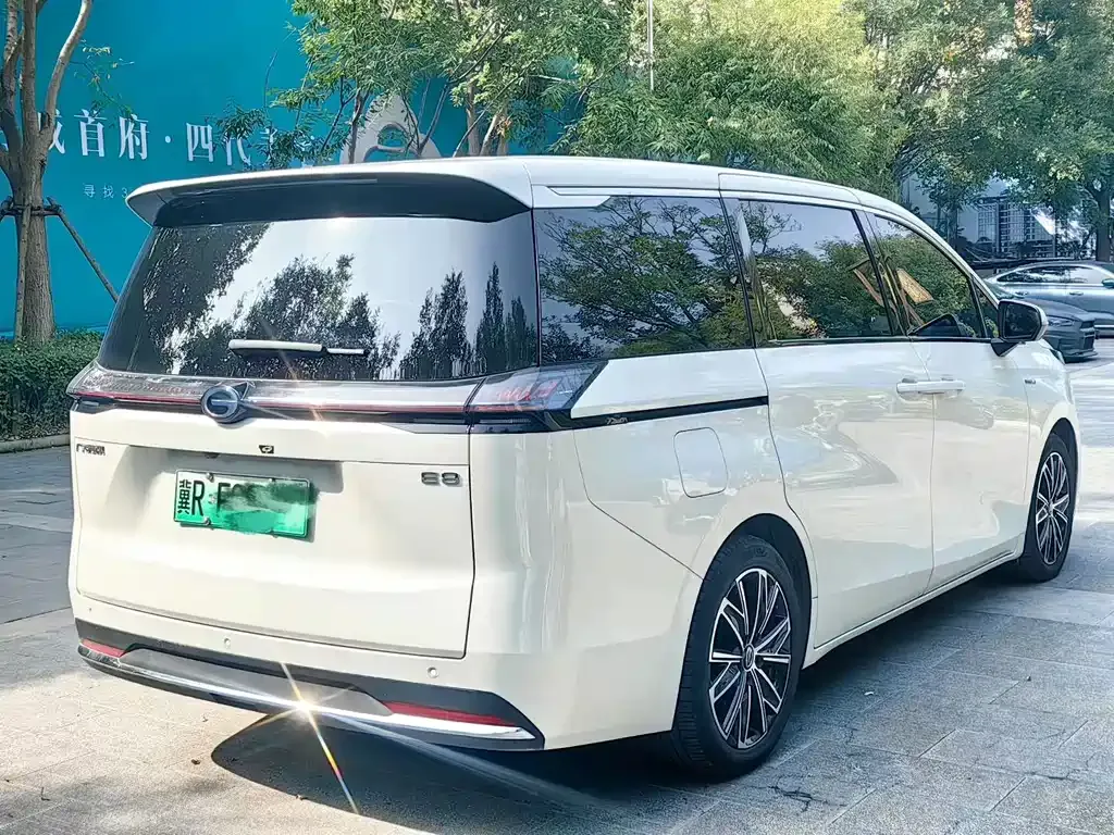 GAC Motor Trumpchi E8 PHEV — фото 9