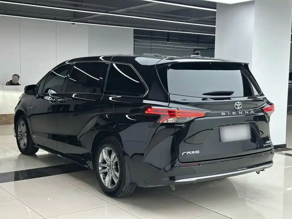 Toyota Sienna — фото 7