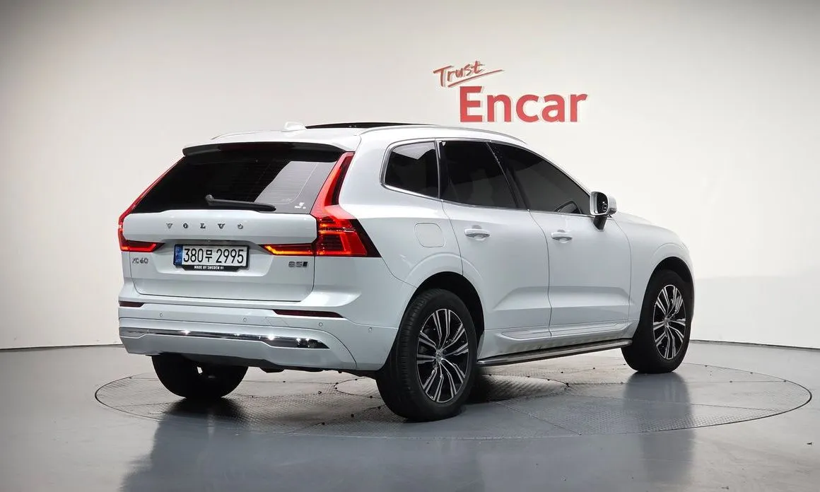 Volvo XC60 — фото 10