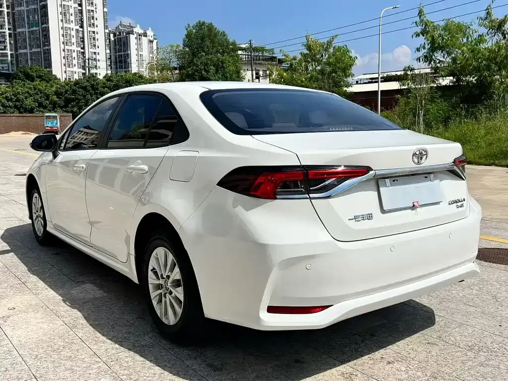 Toyota Corolla — фото 8