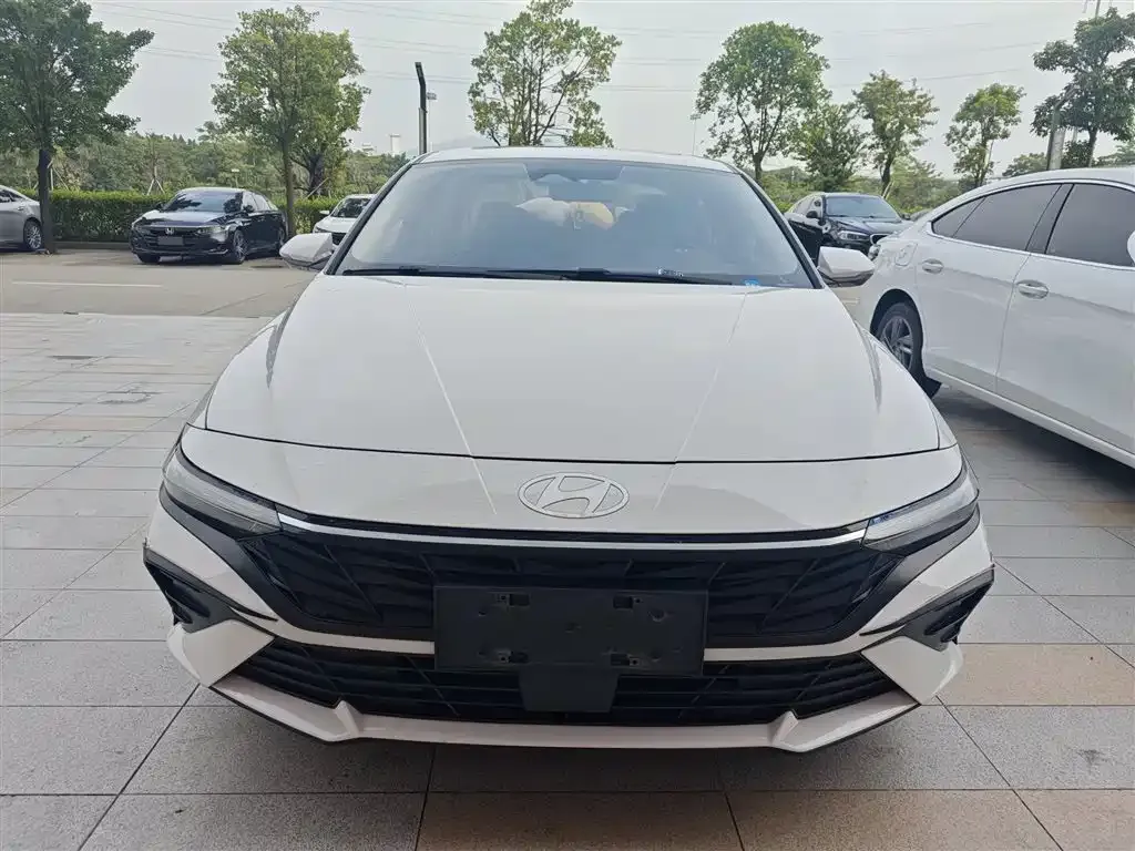Hyundai Elantra — фото 4