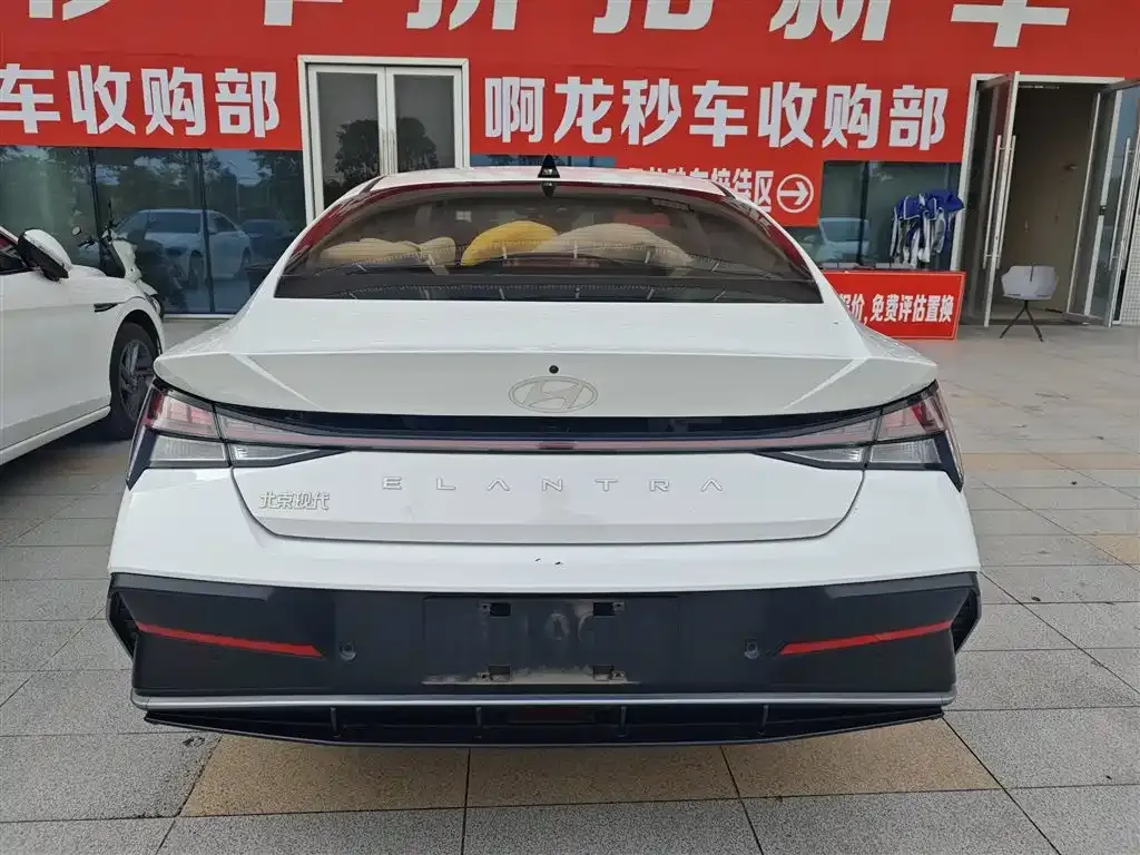 Hyundai Elantra — фото 3