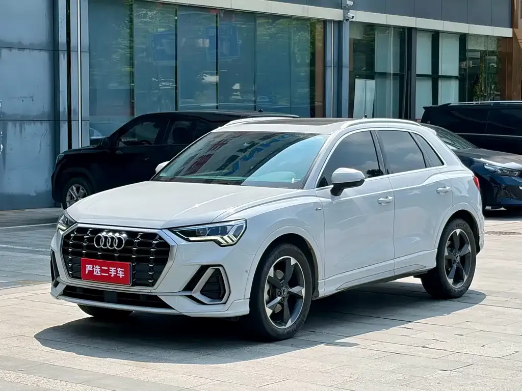 Audi Q3 — фото 1