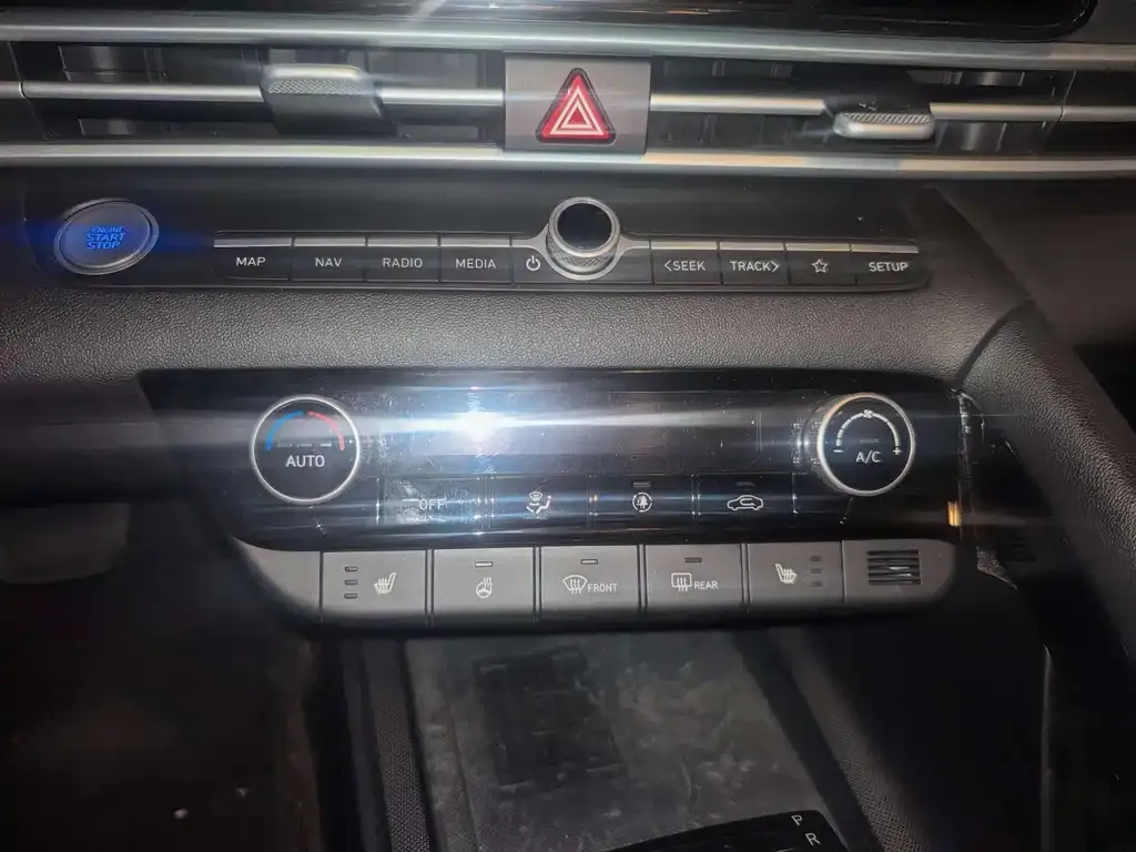 Hyundai Elantra — фото 2