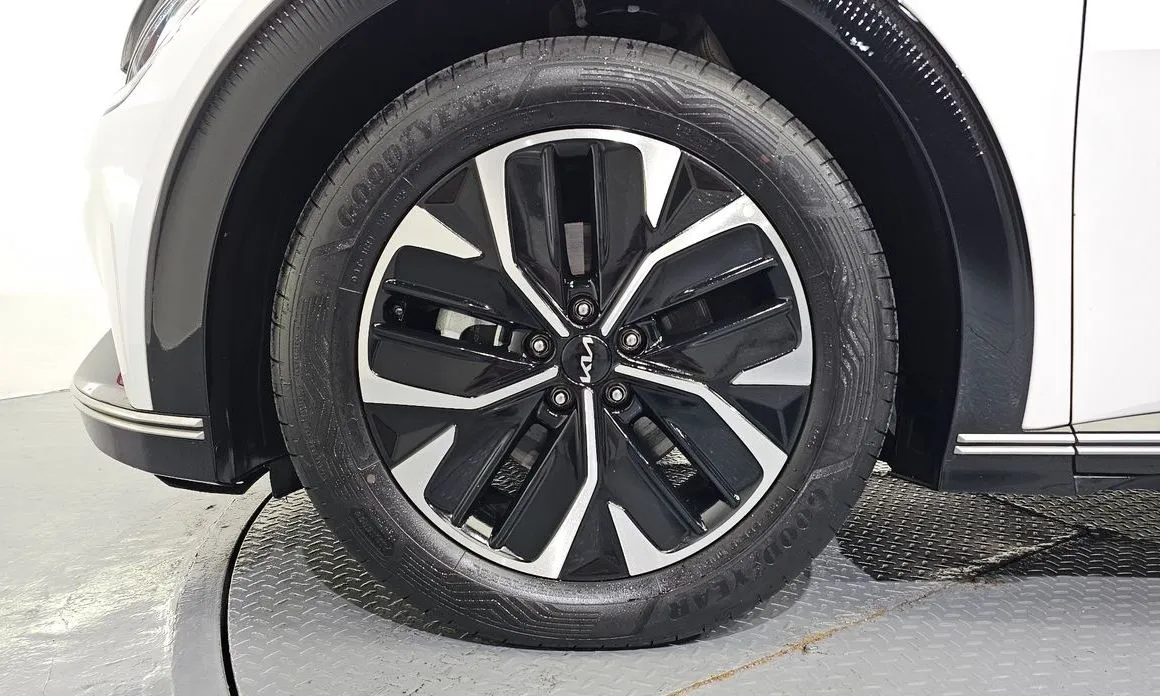 Kia EV6 — фото 2