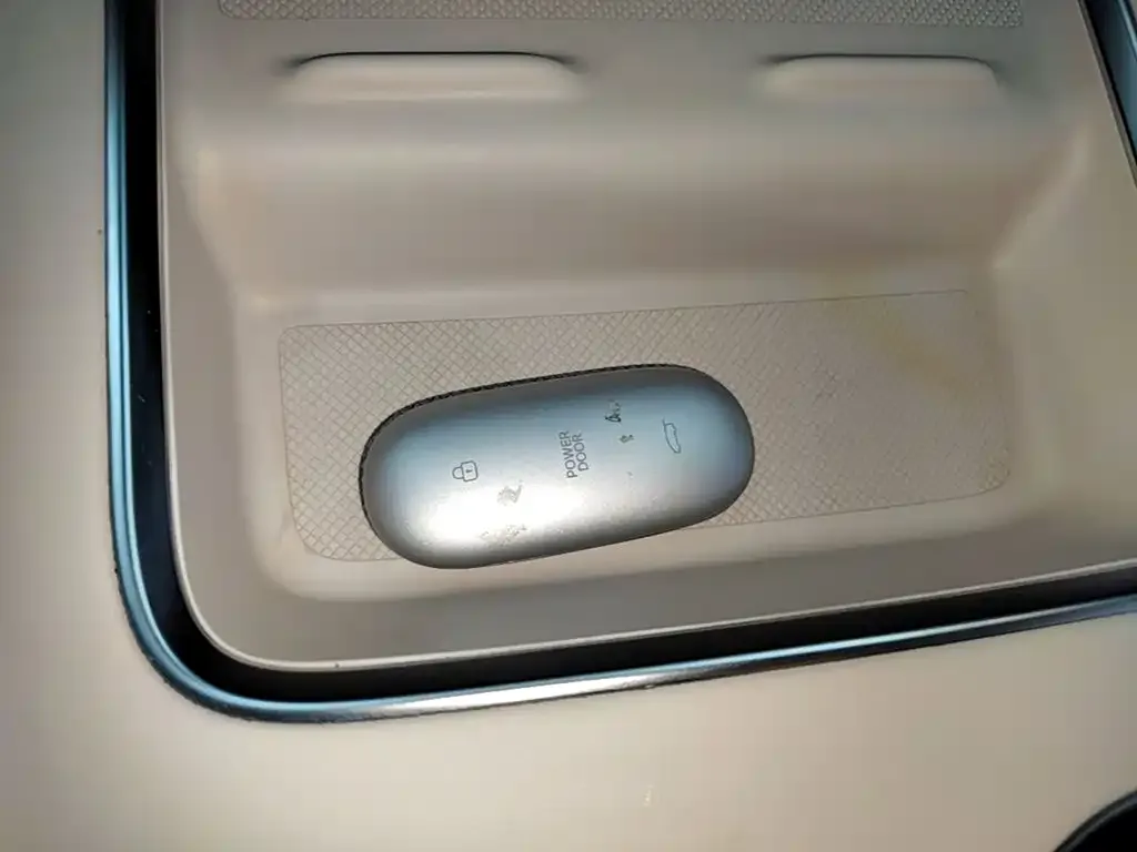 Li Auto MEGA — фото 6