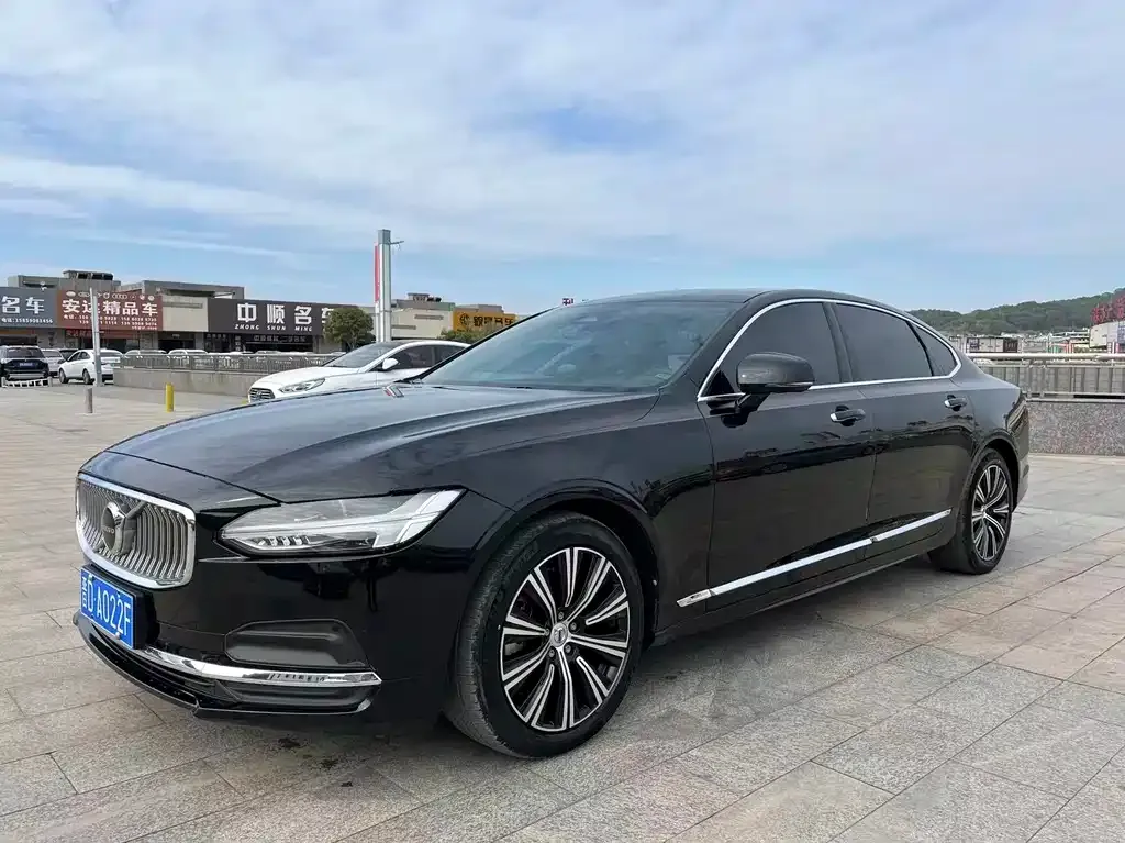 Volvo S90 — фото 1