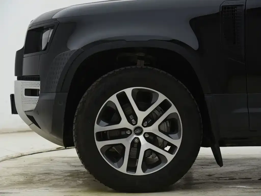 Land Rover Defender — фото 10