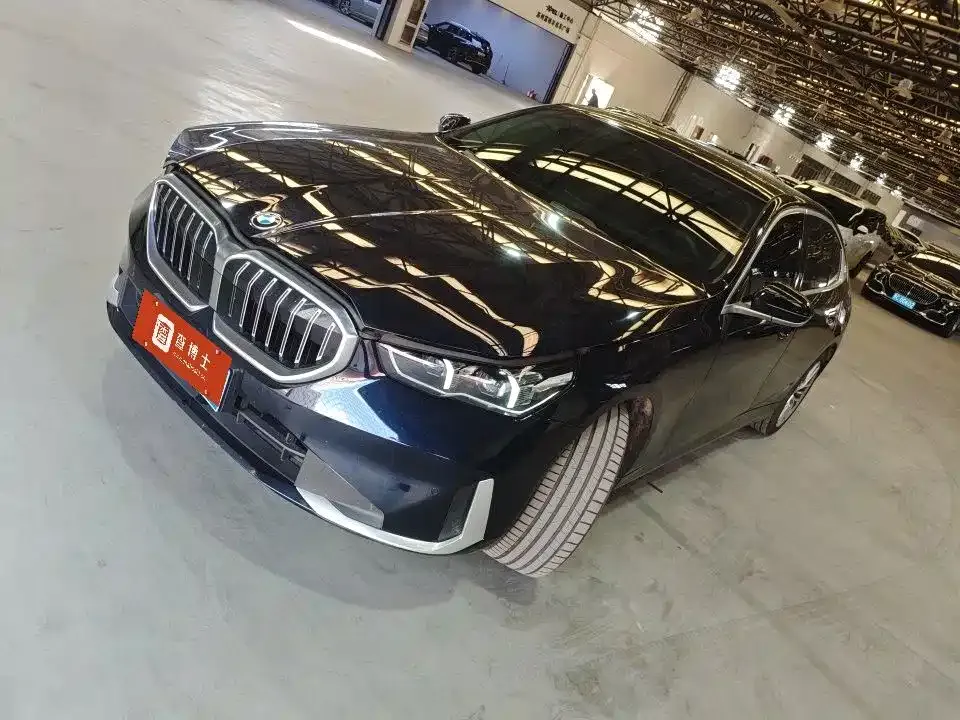 BMW 5 Series — фото 1