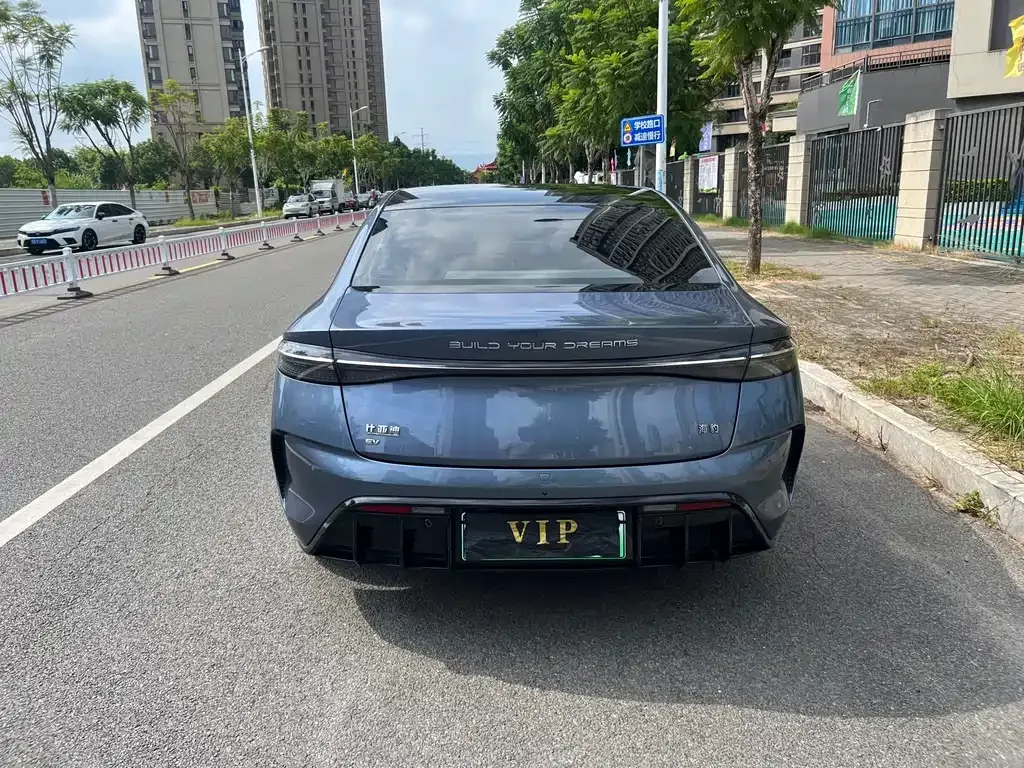 BYD Seal — фото 3