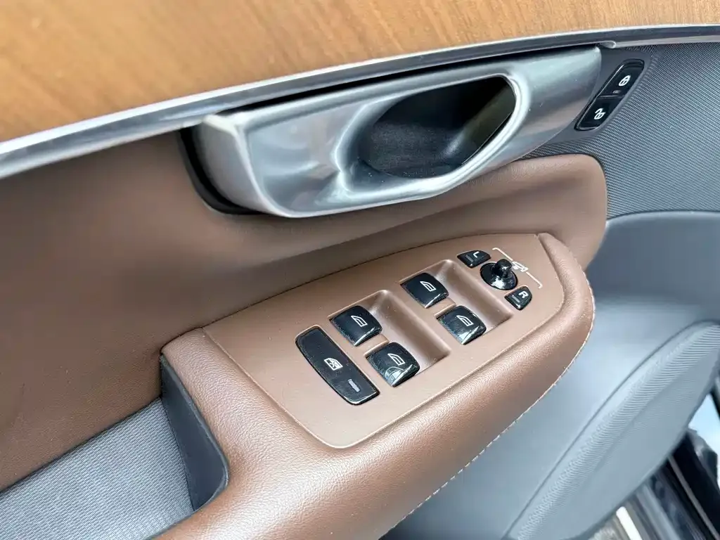 Volvo XC90 — фото 3