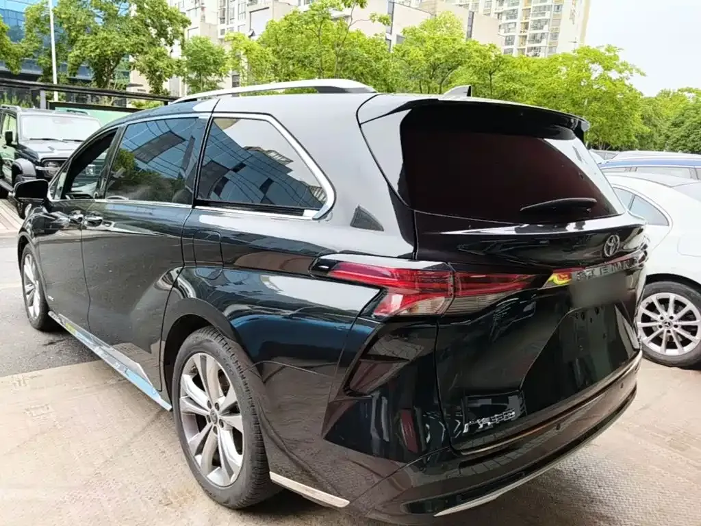 Toyota Sienna — фото 3