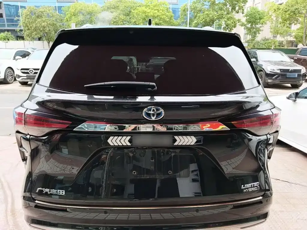 Toyota Sienna — фото 10