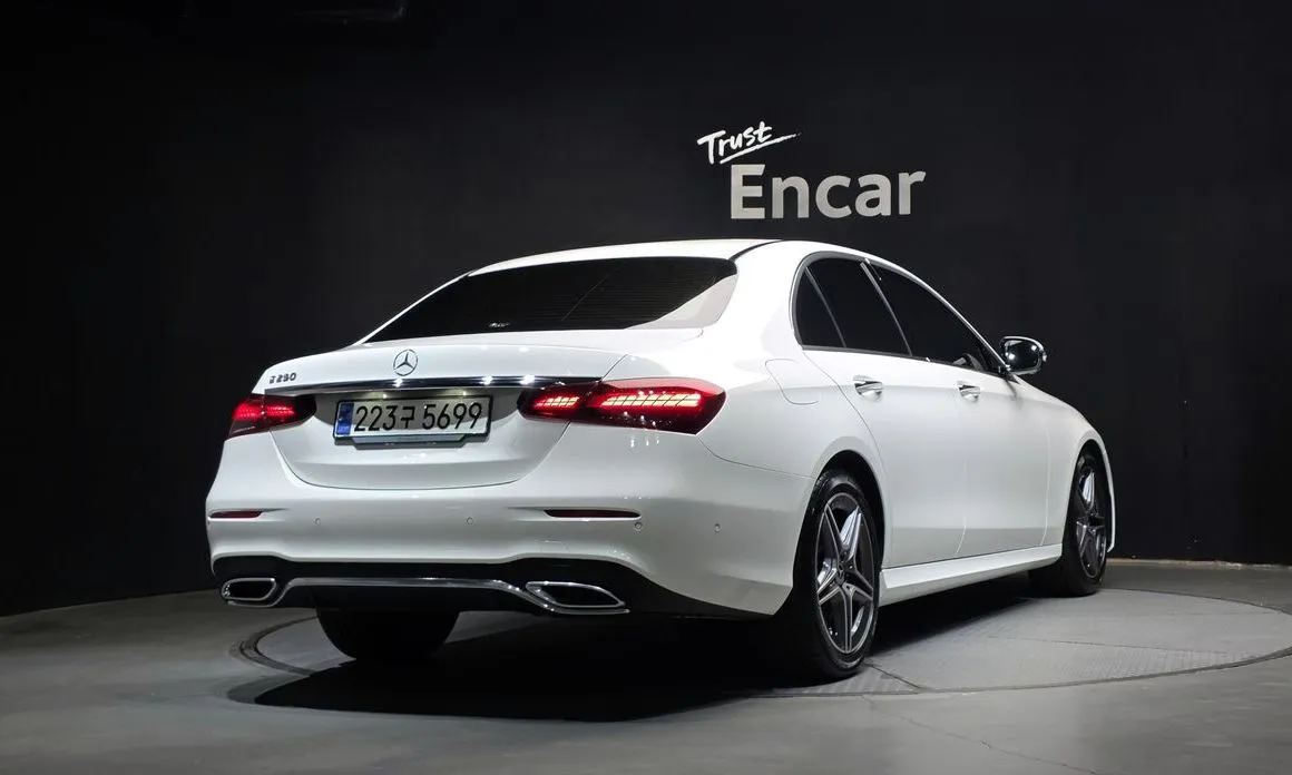 Mercedes-Benz E-Class — фото 4