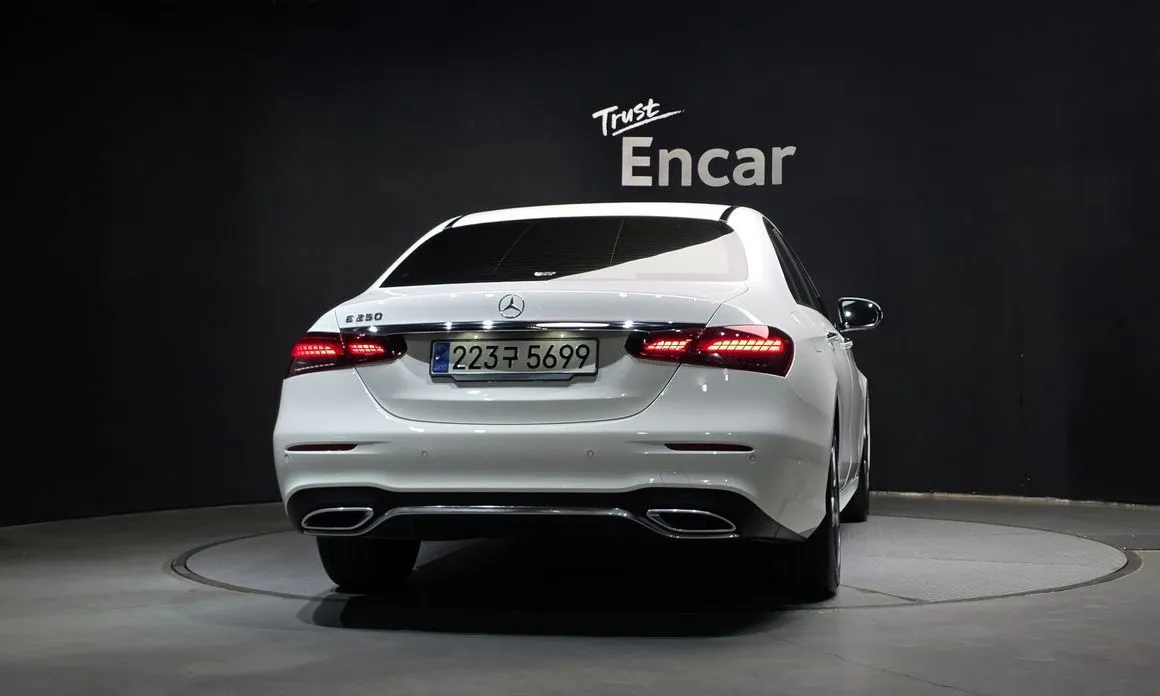 Mercedes-Benz E-Class — фото 6