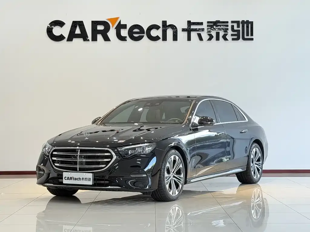 Mercedes-Benz E-Class — фото 1