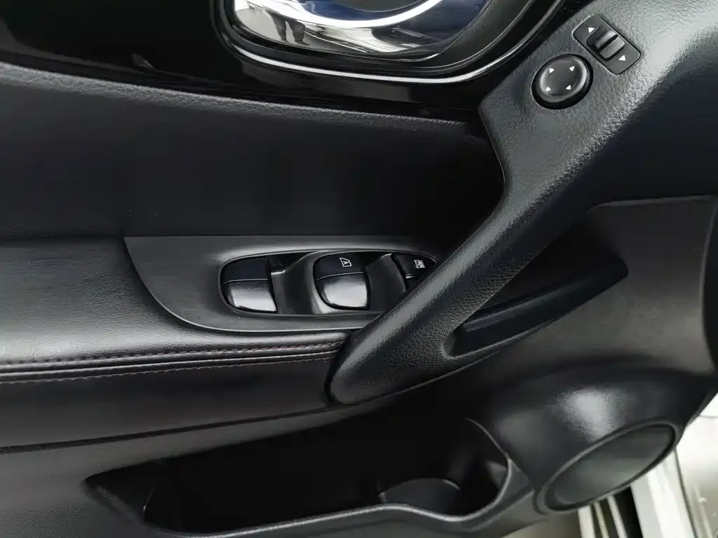 Nissan Qashqai — фото 8