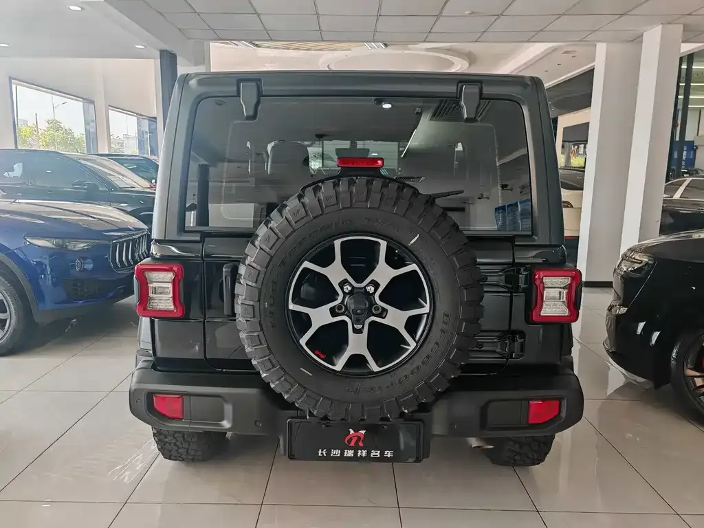 Jeep Wrangler — фото 4