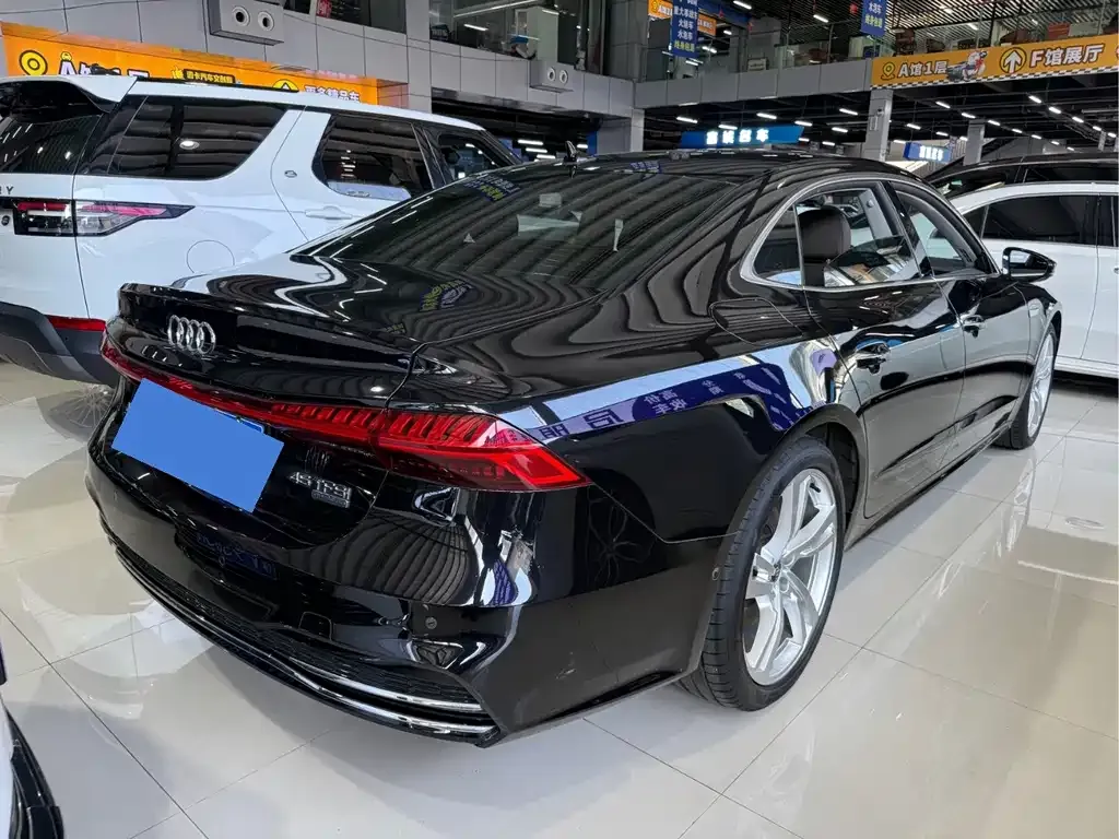 Audi A7L — фото 6