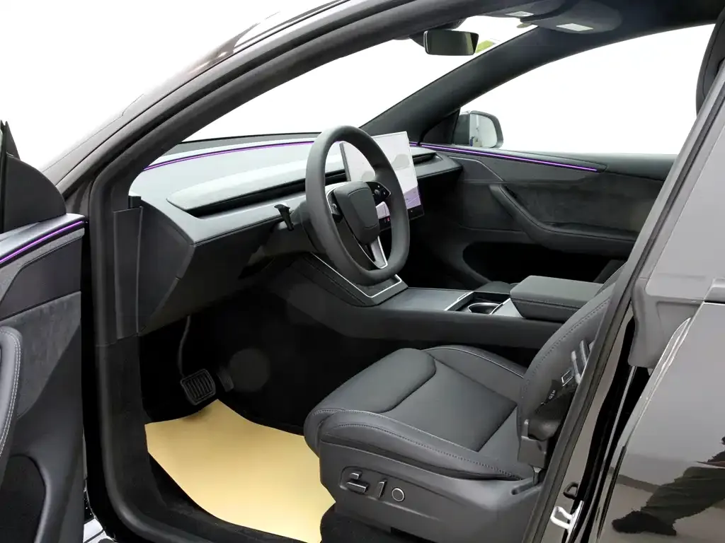 Tesla Model Y L — фото 10