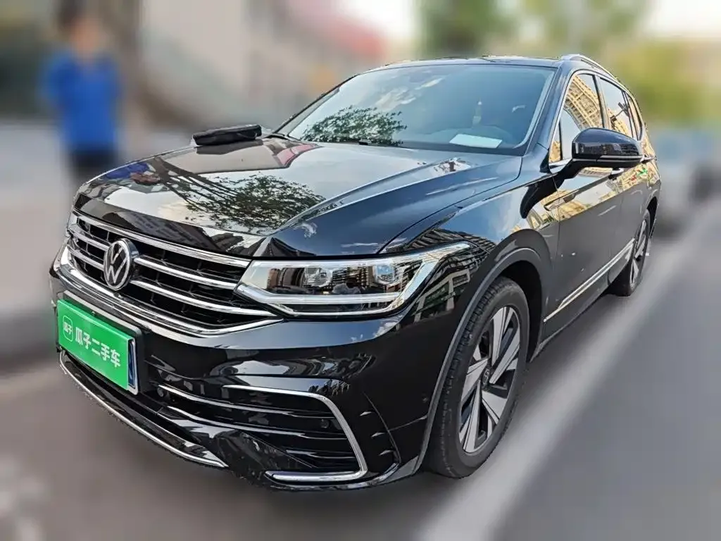 Volkswagen Tiguan L — фото 1