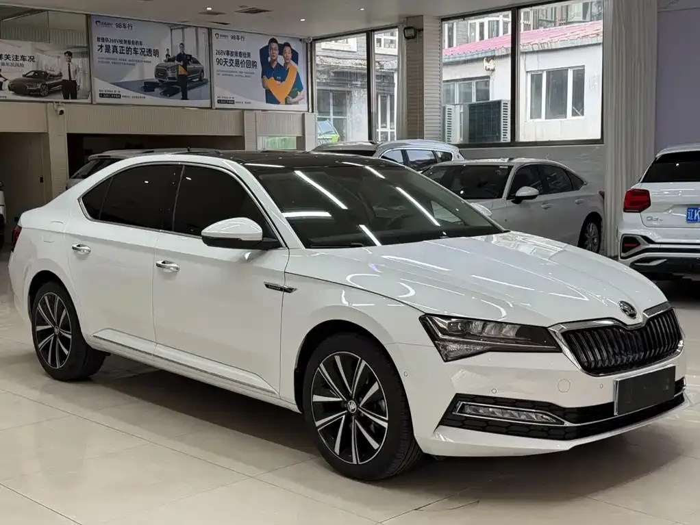 Skoda Superb — фото 10