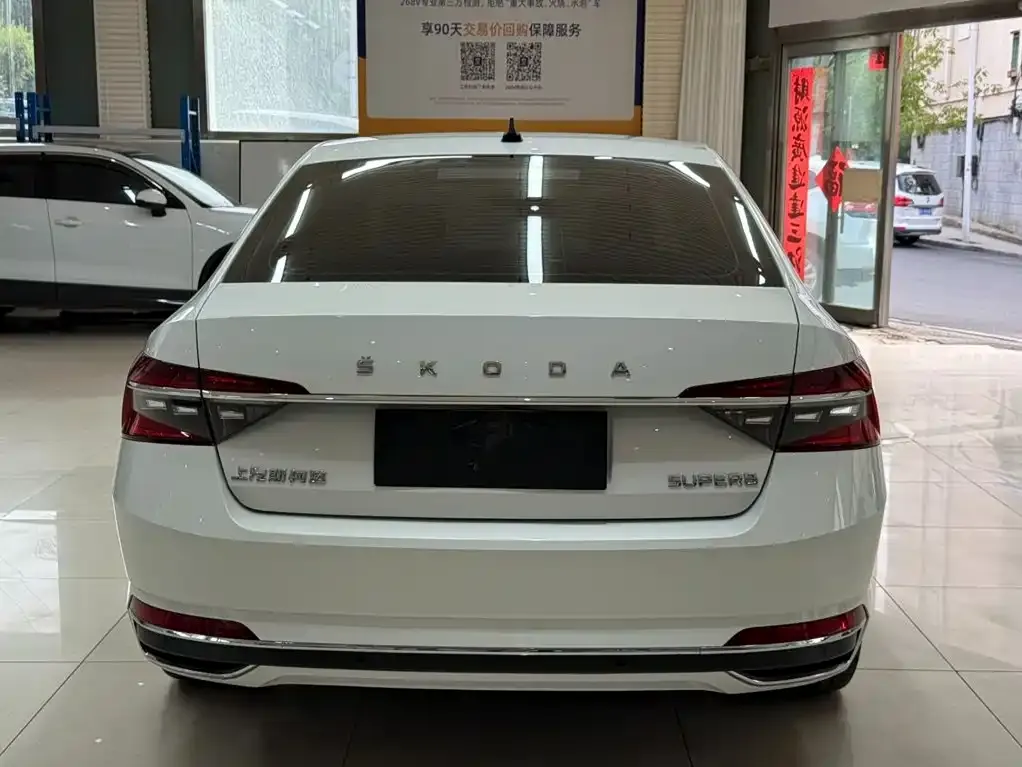 Skoda Superb — фото 2