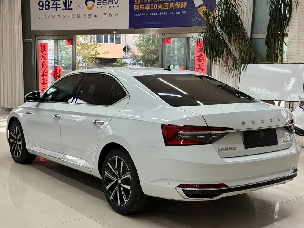 Skoda Superb — фото 6