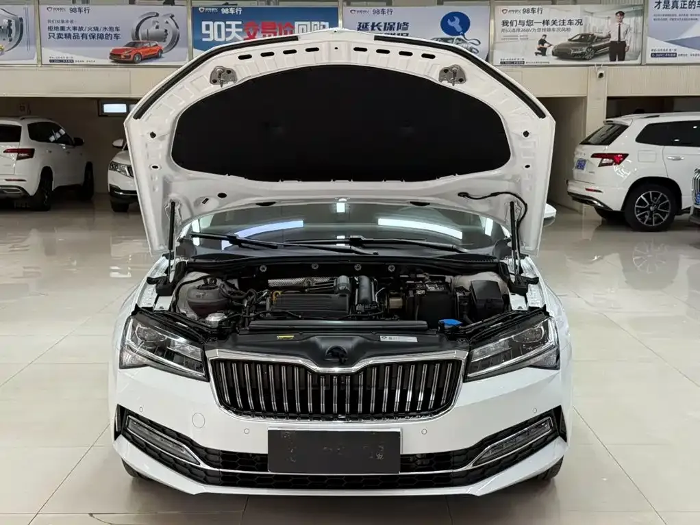Skoda Superb — фото 9
