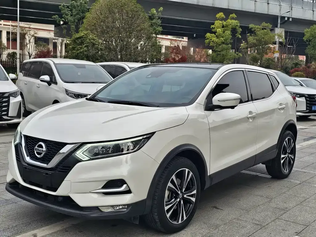 Nissan Qashqai — фото 1