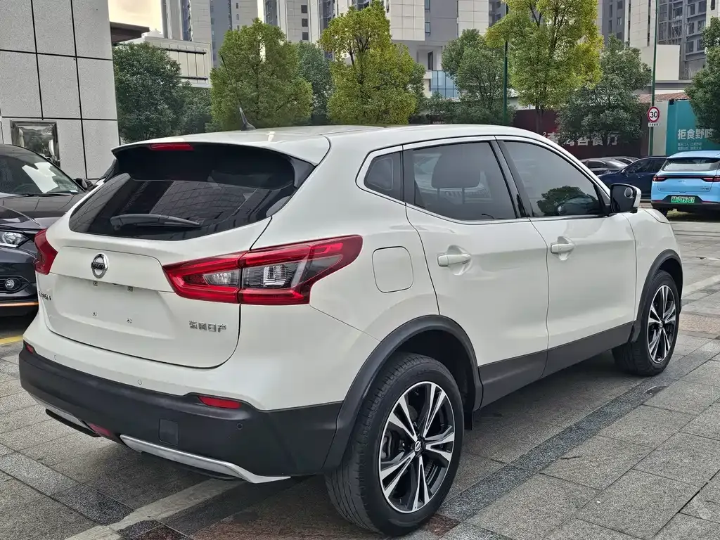 Nissan Qashqai — фото 9